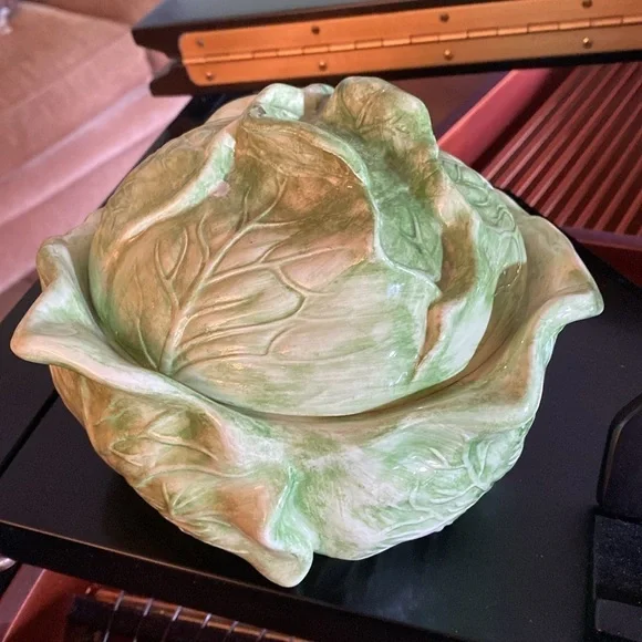 This is a Vintage Authentic Holland Mold Cabbage with lid and no defects. - Picture 2 of 6